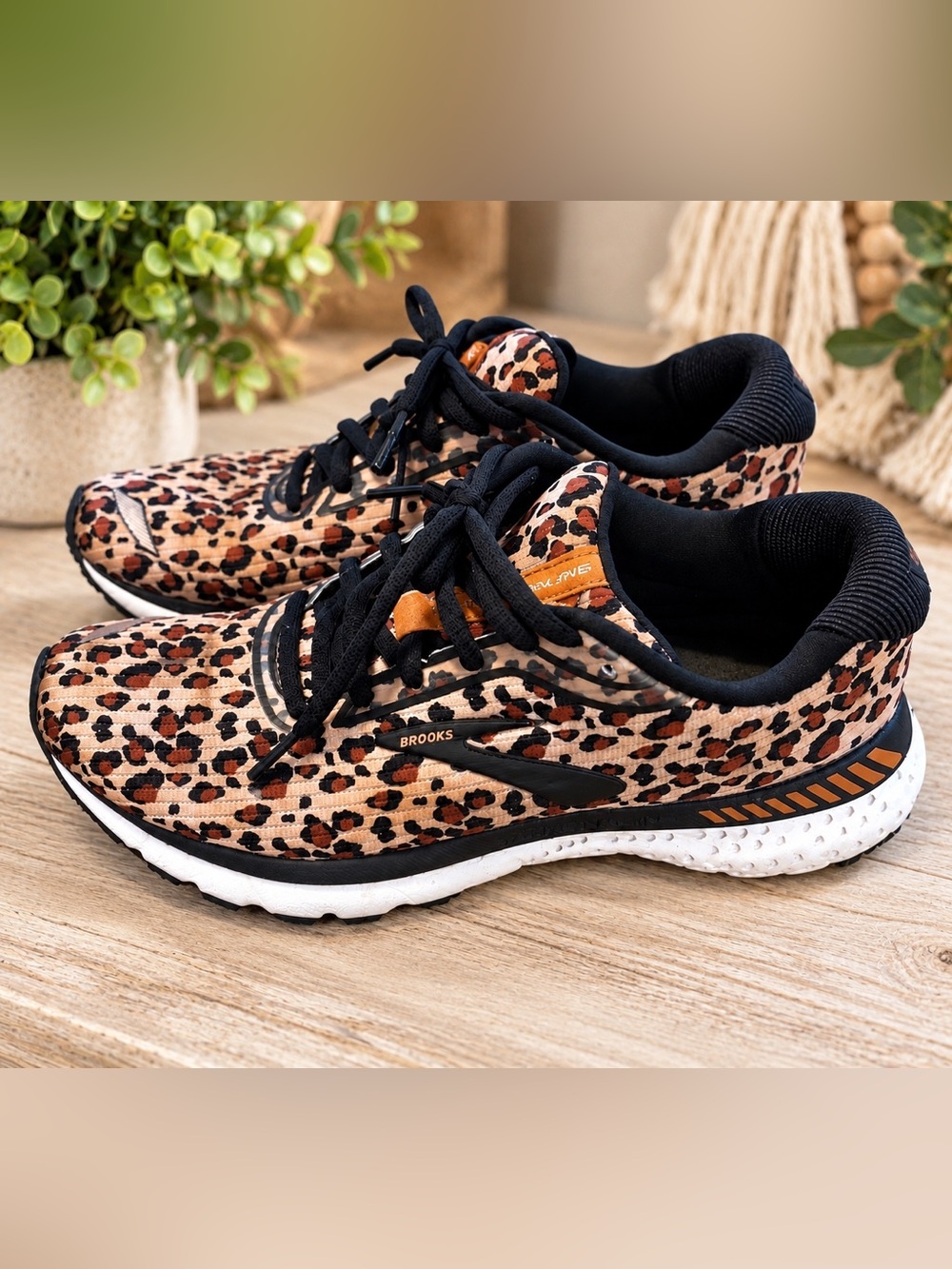 Brooks Adrenaline GTS 20 Leopard Cheetah Print Running Shoes Women’s 8 B